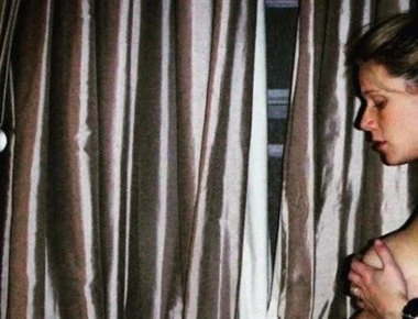 Με μια γυμνή φωτογραφία από την εγκυμοσύνη της τίμησε τη Γιορτή της Μητέρας η Γκουίνεθ Πάλτροου (φωτό)